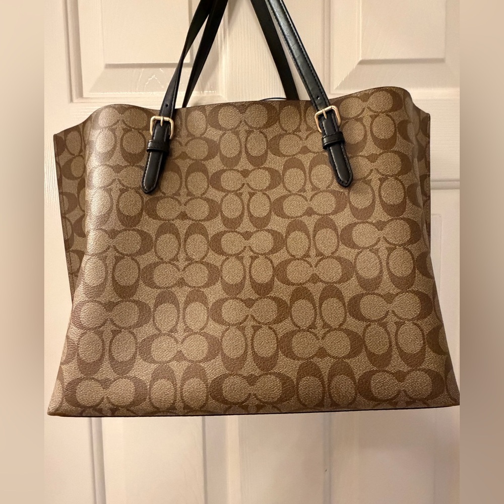 Coach MOLLIE TOTE BAG IN SIGNATURE CANVAS Khaki / Black like new. - Picture 10 of 16